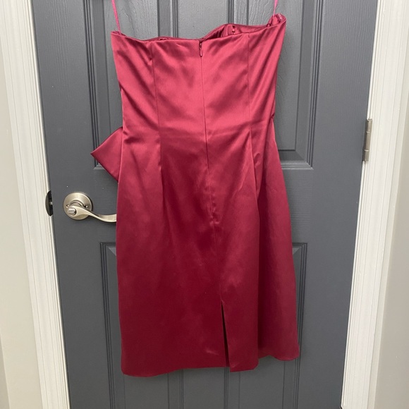 Size 6 White House Black Market Dress - Picture 3 of 3